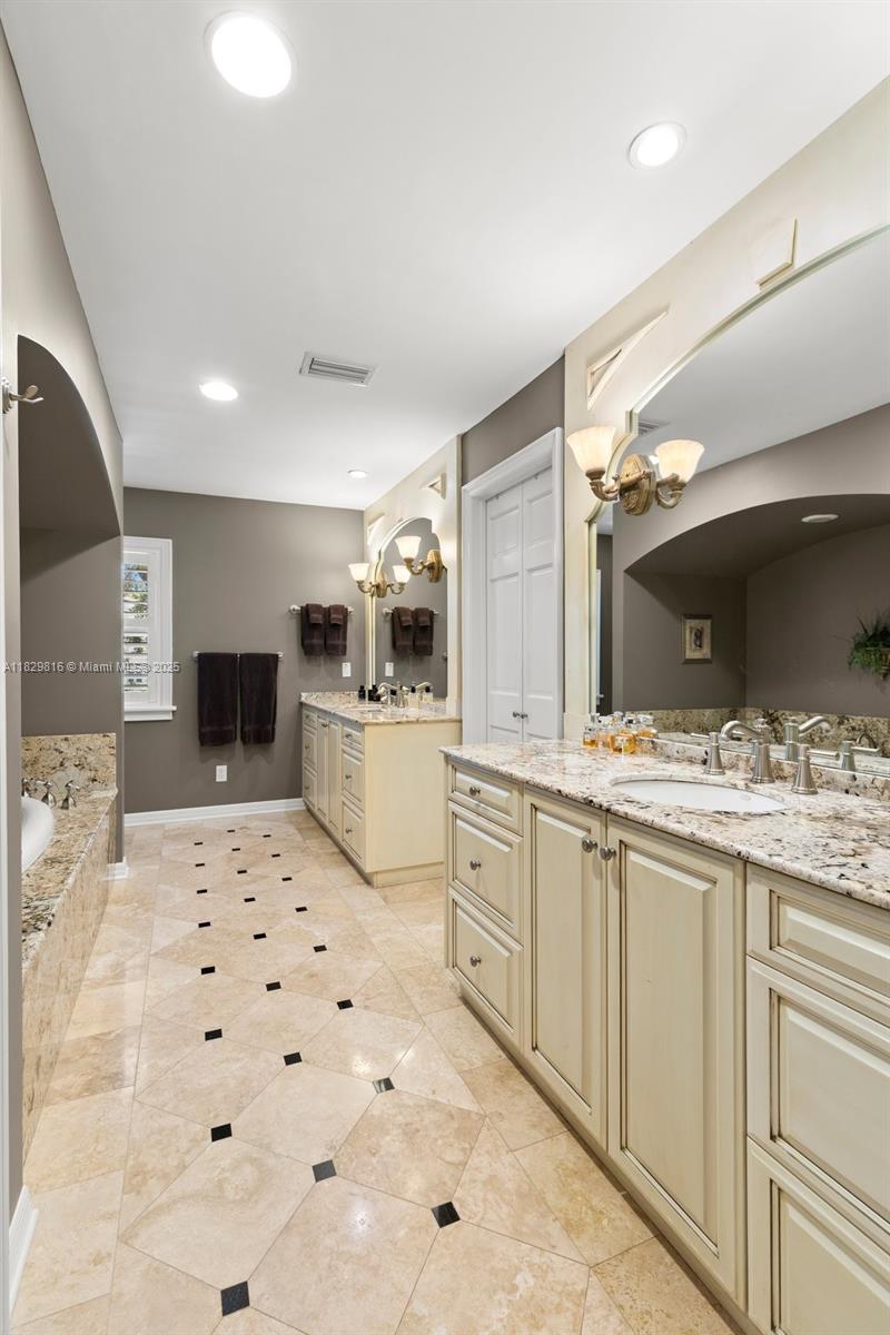 3003 W Villa Rosa Park