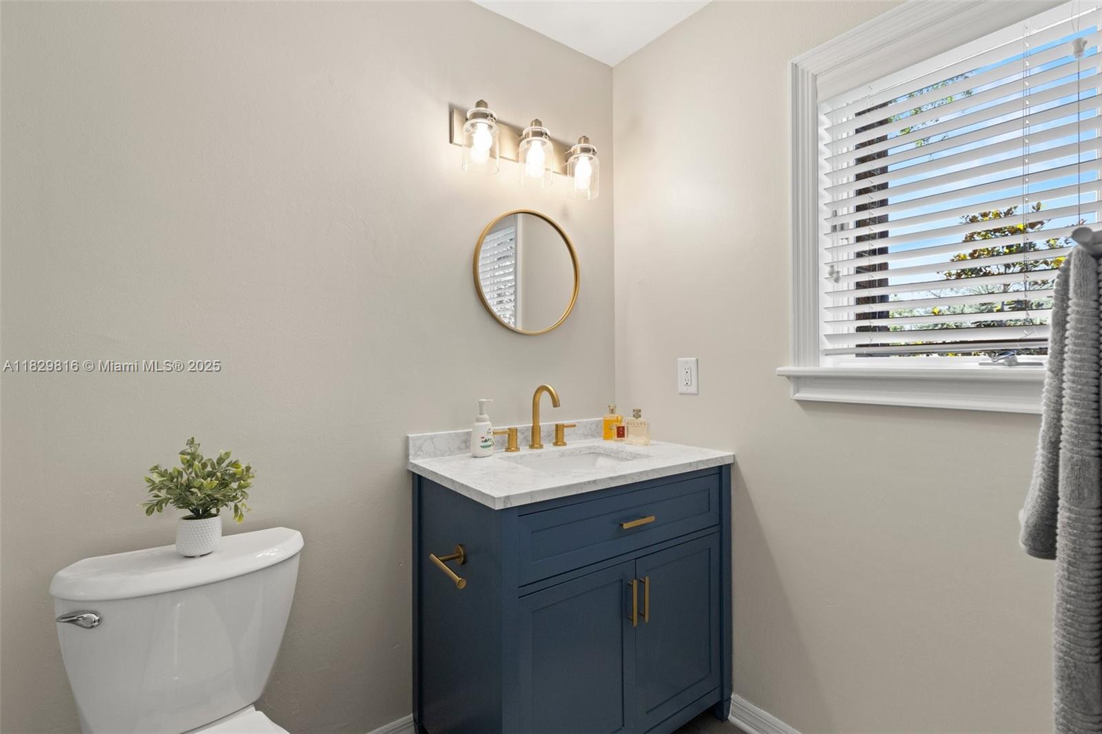 3003 W Villa Rosa Park