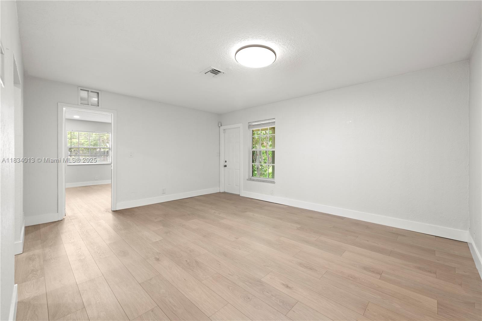 208 SE 2nd St # 2 Unit: 1-2
