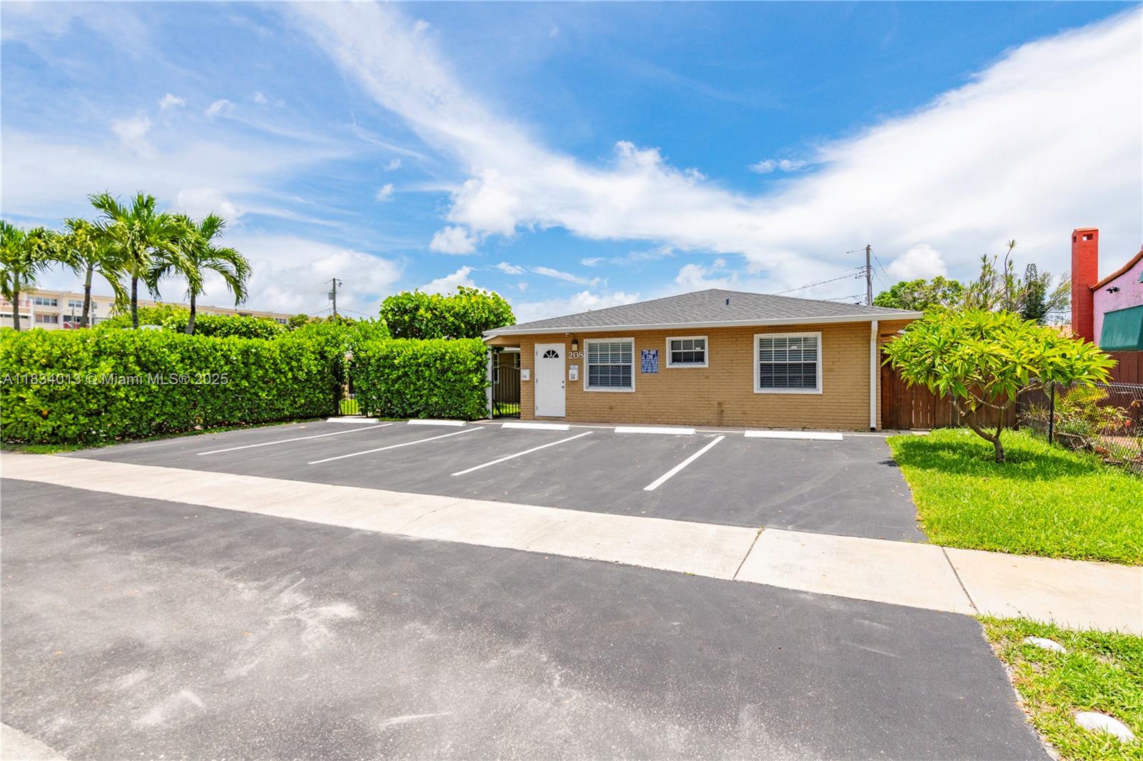 208 SE 2nd St # 2 Unit: 1-2