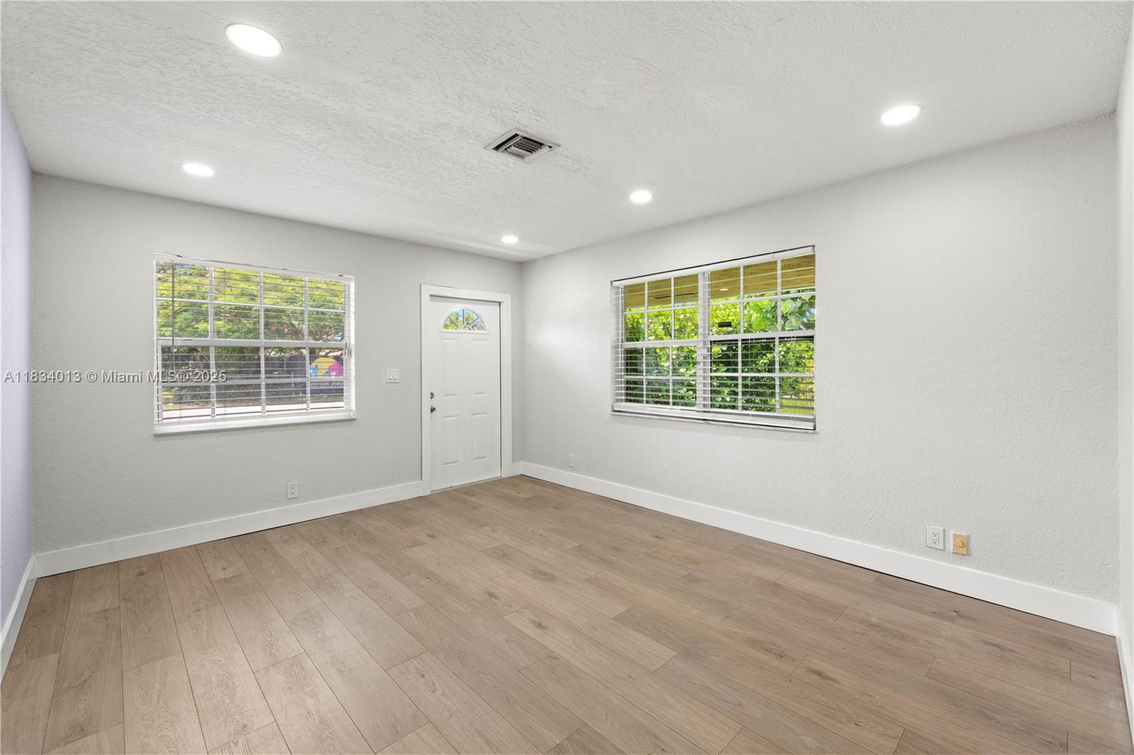 208 SE 2nd St # 2 Unit: 1-2