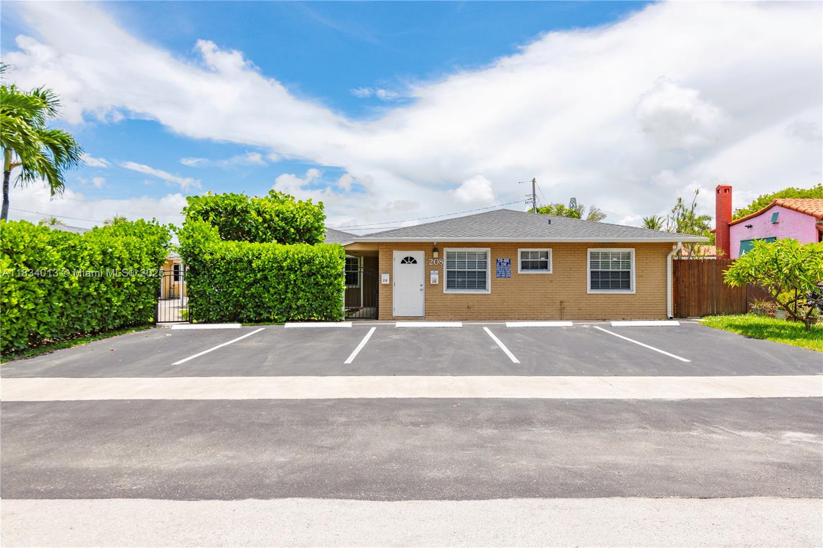 208 SE 2nd St # 2 Unit: 1-2