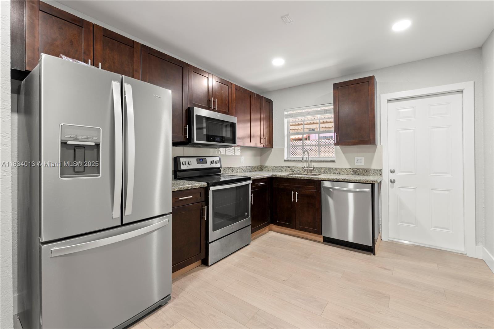 208 SE 2nd St # 2 Unit: 1-2