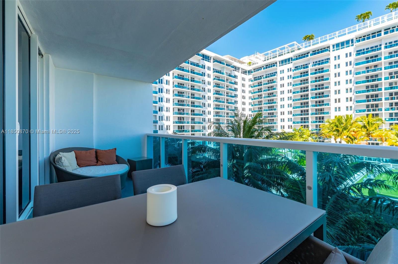 2301 Collins Ave # 716