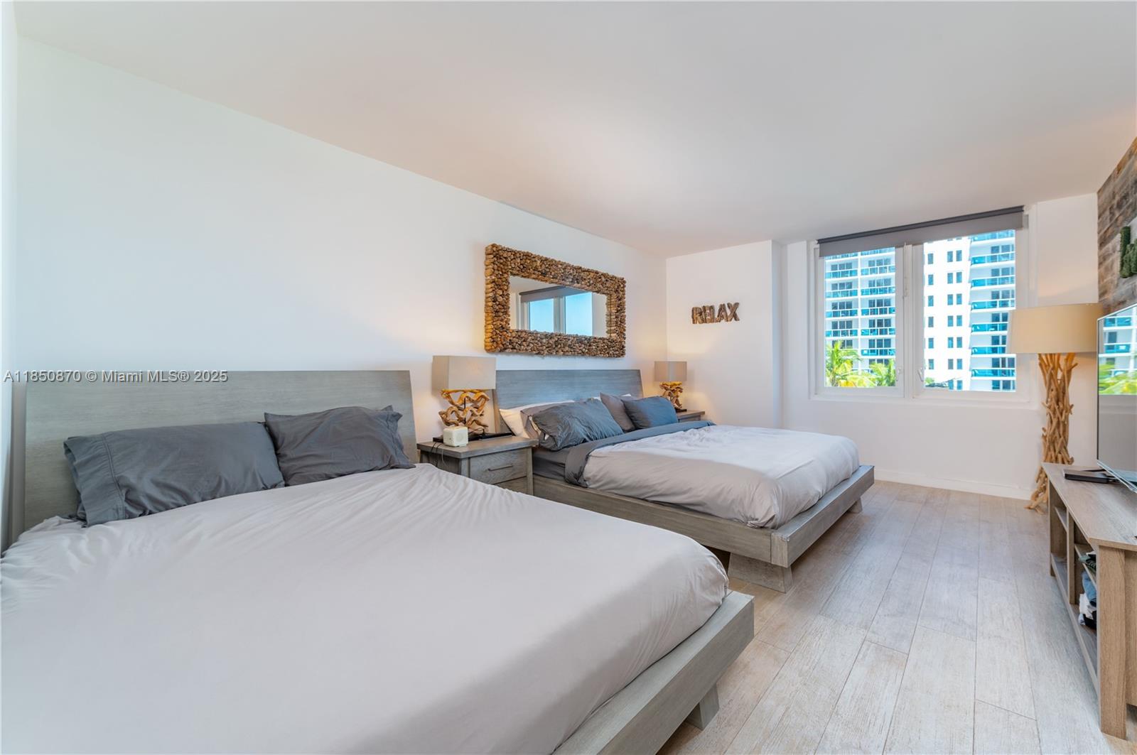 2301 Collins Ave # 716