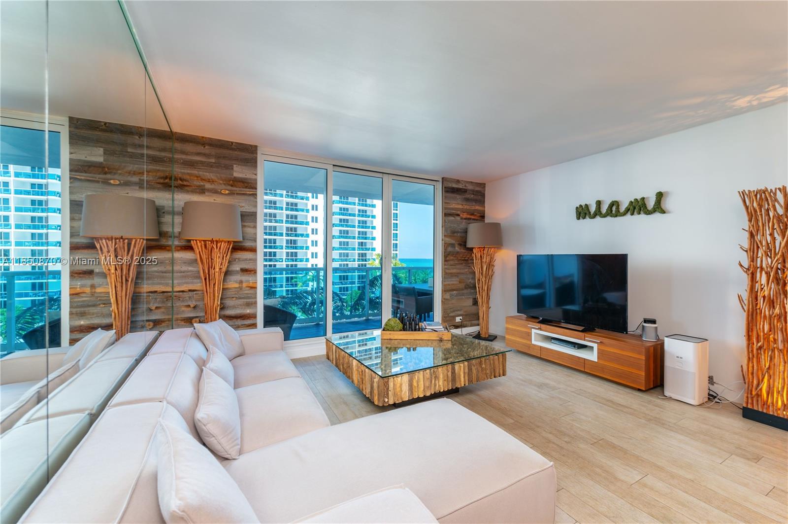 2301 Collins Ave # 716