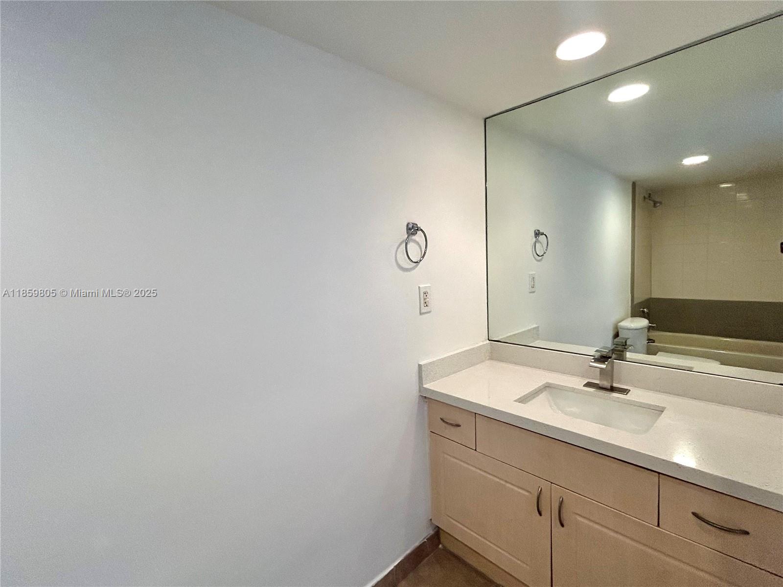 5600 Collins Ave # 12H
