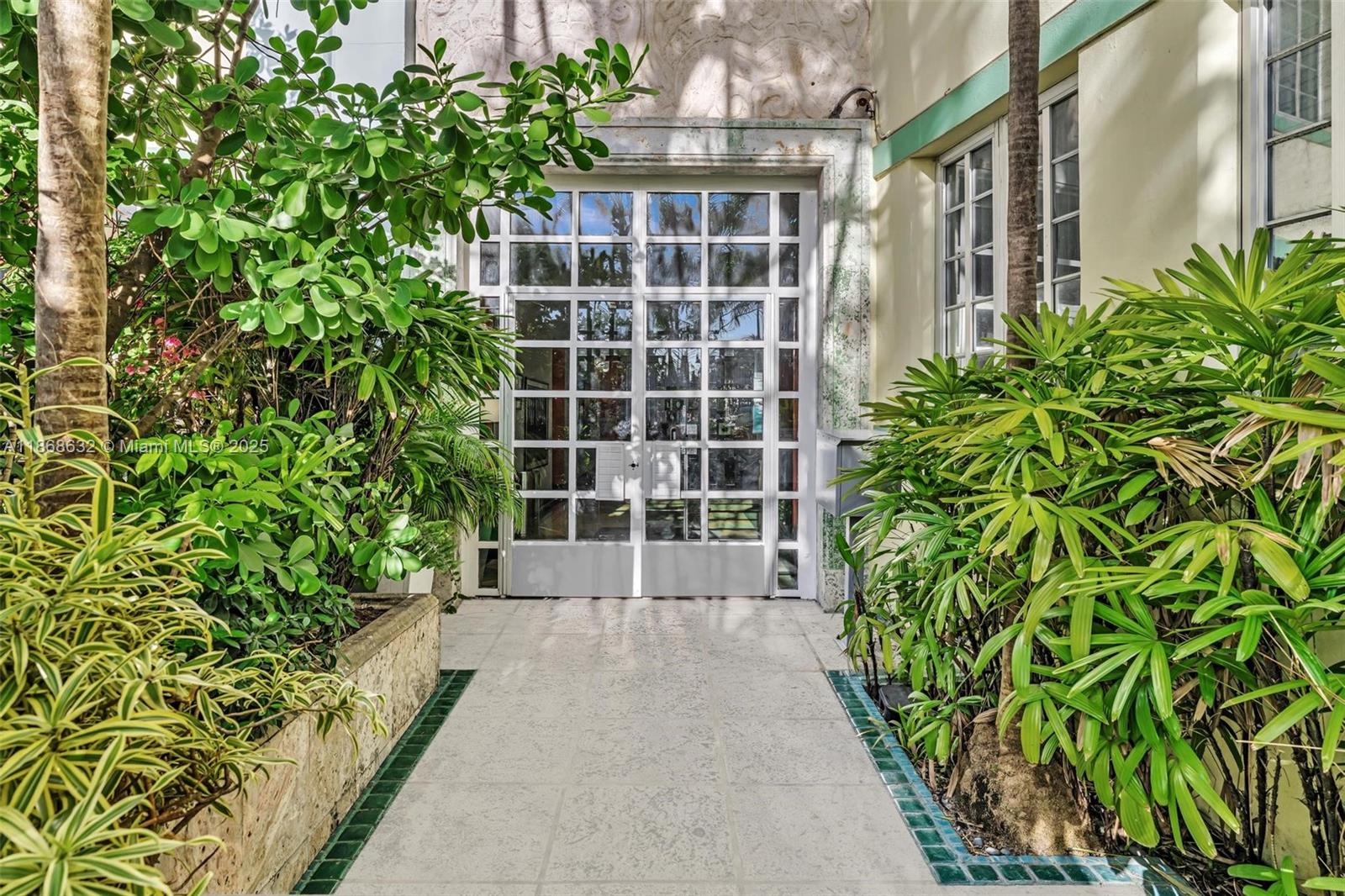 530 Ocean Dr # 307
