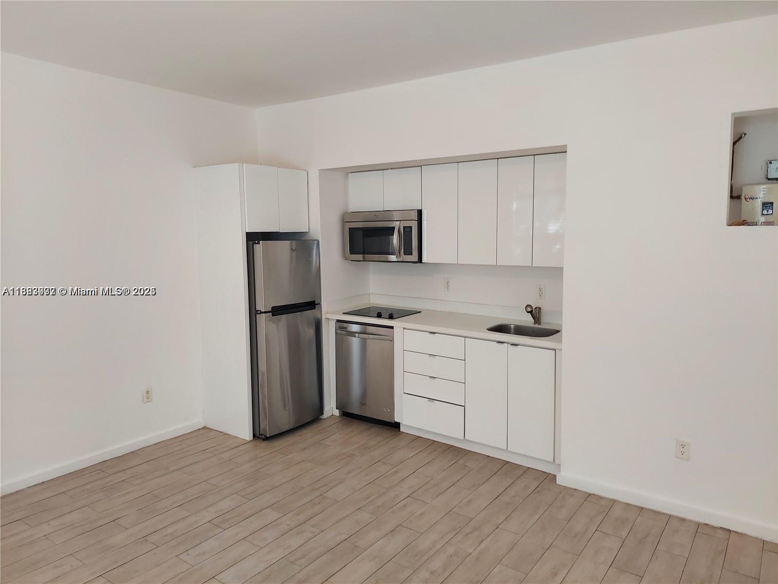 1611 Meridian Ave # 302