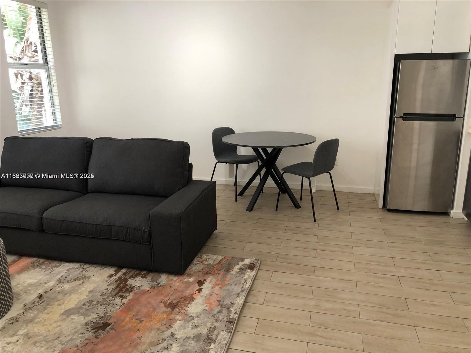 1611 Meridian Ave # 302