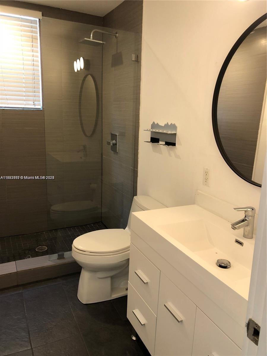 1611 Meridian Ave # 302