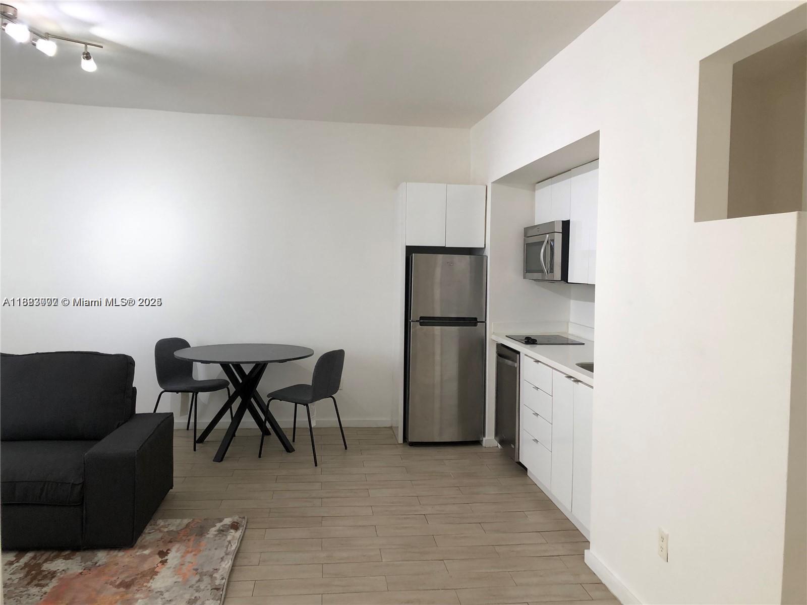 1611 Meridian Ave # 302