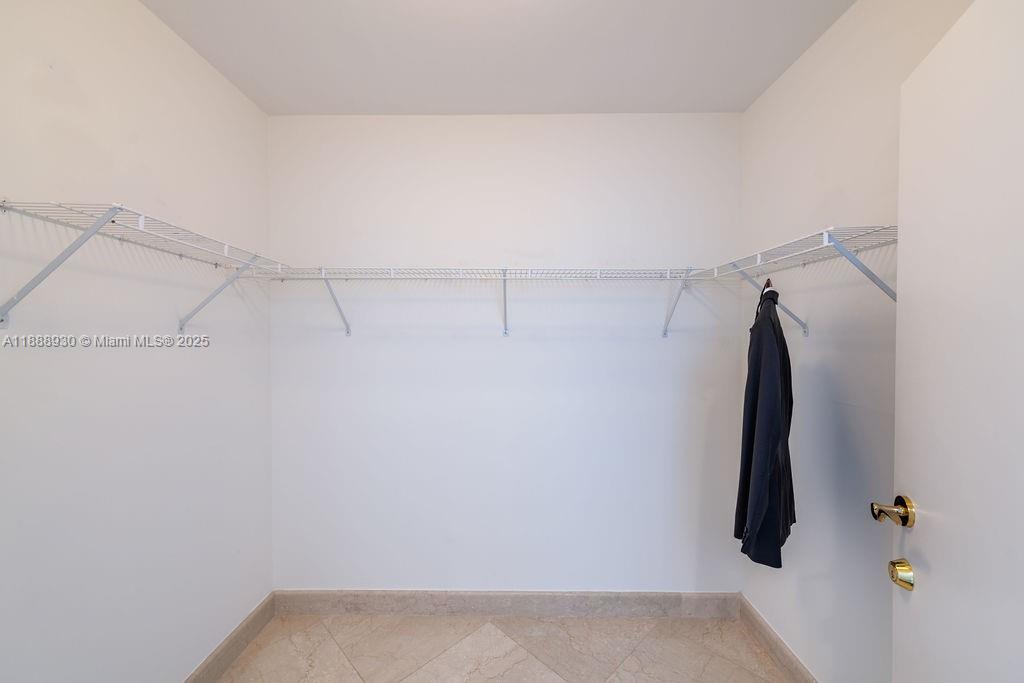 4779 Collins Ave # 2206