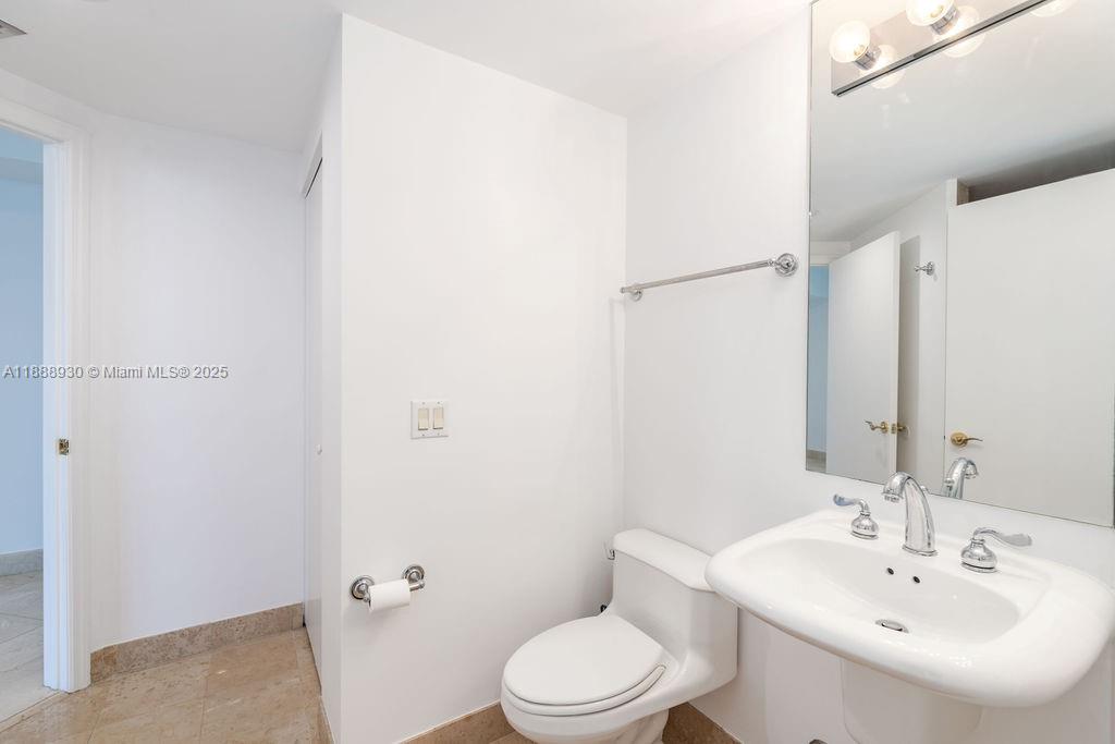 4779 Collins Ave # 2206