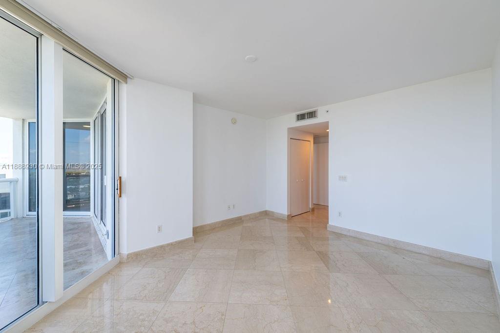 4779 Collins Ave # 2206