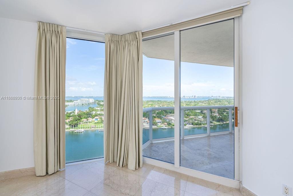 4779 Collins Ave # 2206