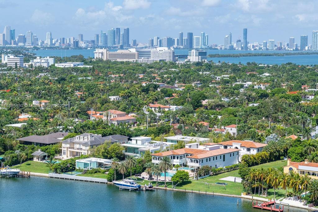 4779 Collins Ave # 2206