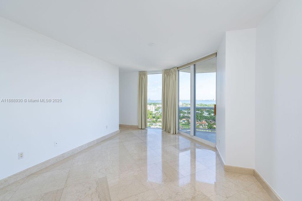 4779 Collins Ave # 2206