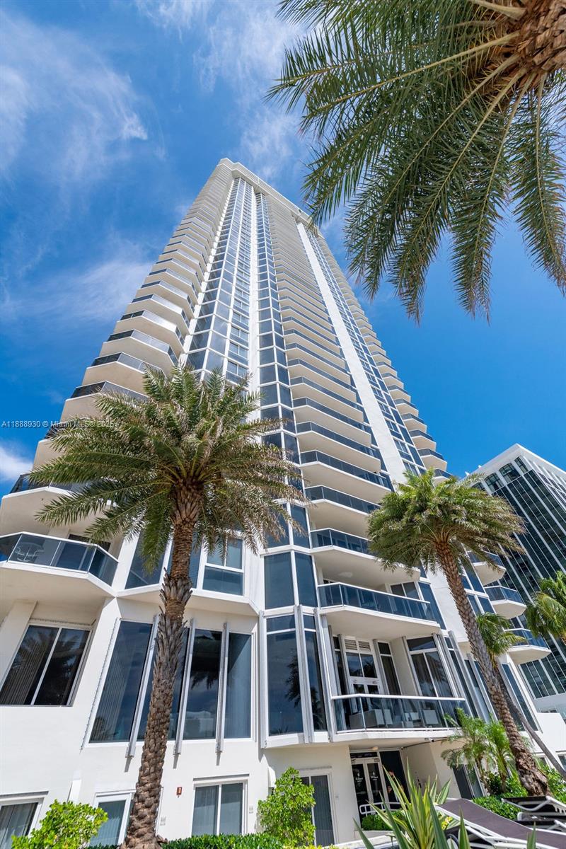 4779 Collins Ave # 2206