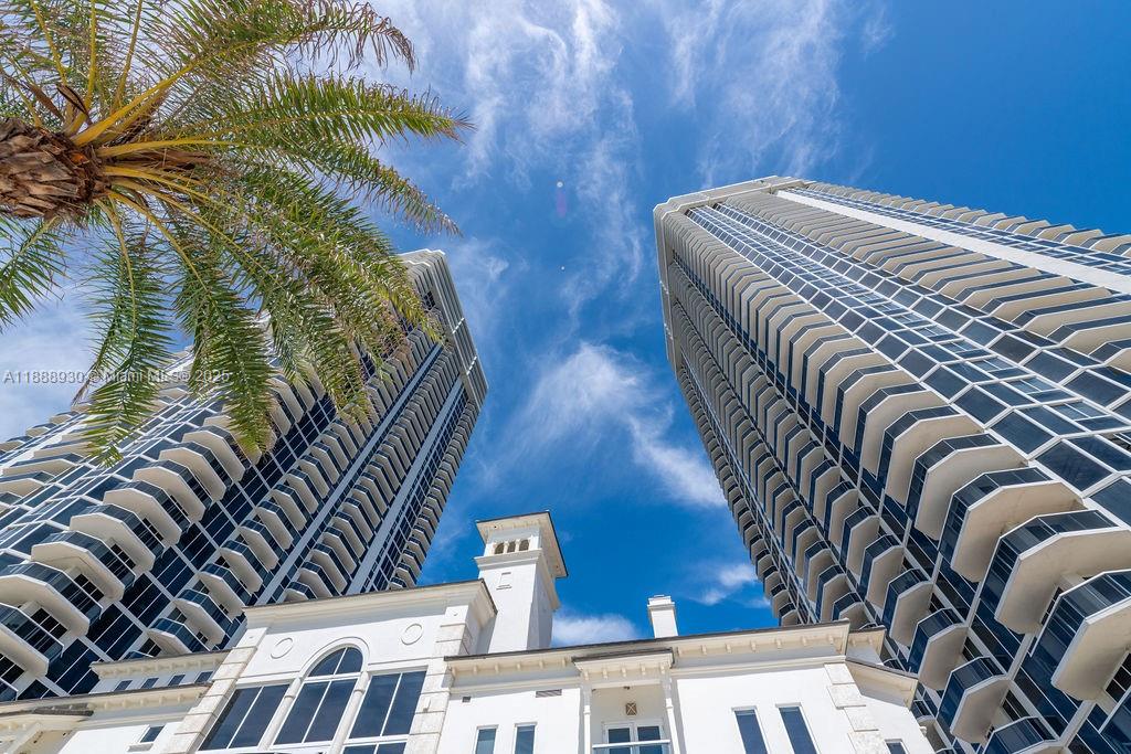 4779 Collins Ave # 2206
