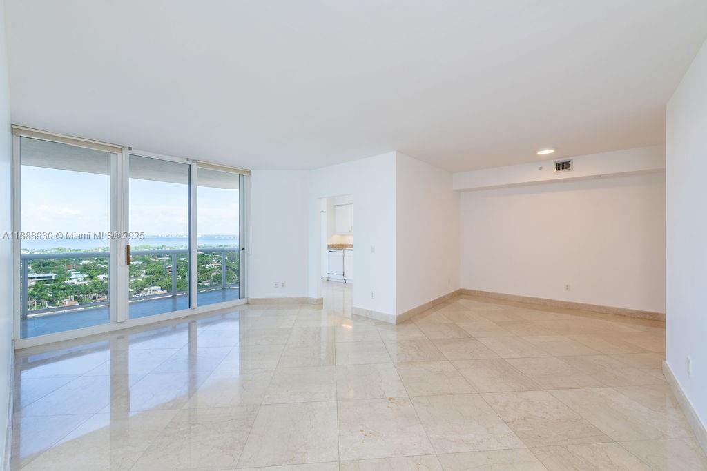 4779 Collins Ave # 2206