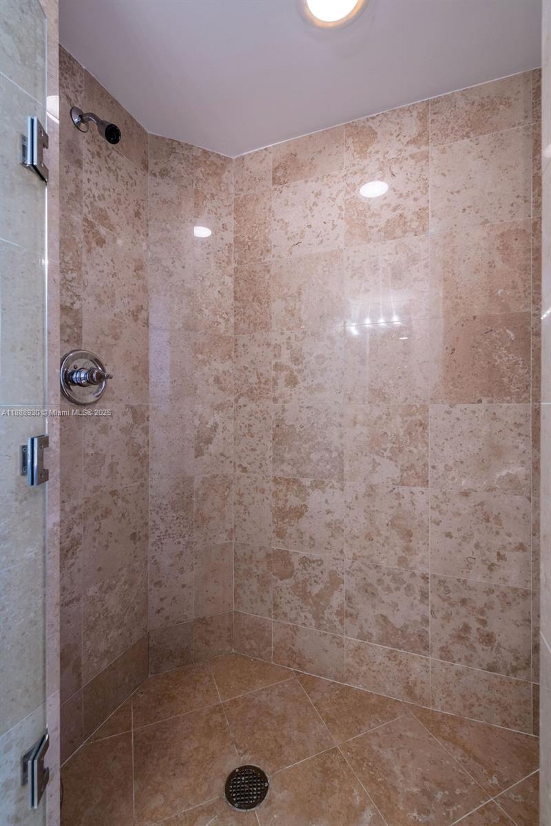4779 Collins Ave # 2206