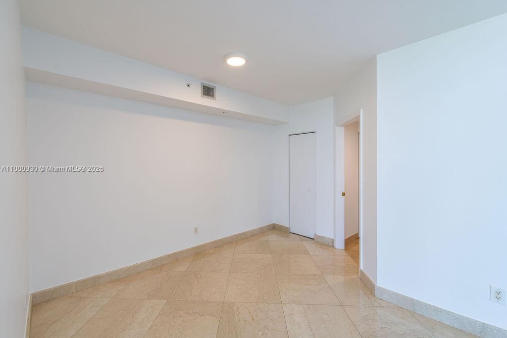4779 Collins Ave # 2206