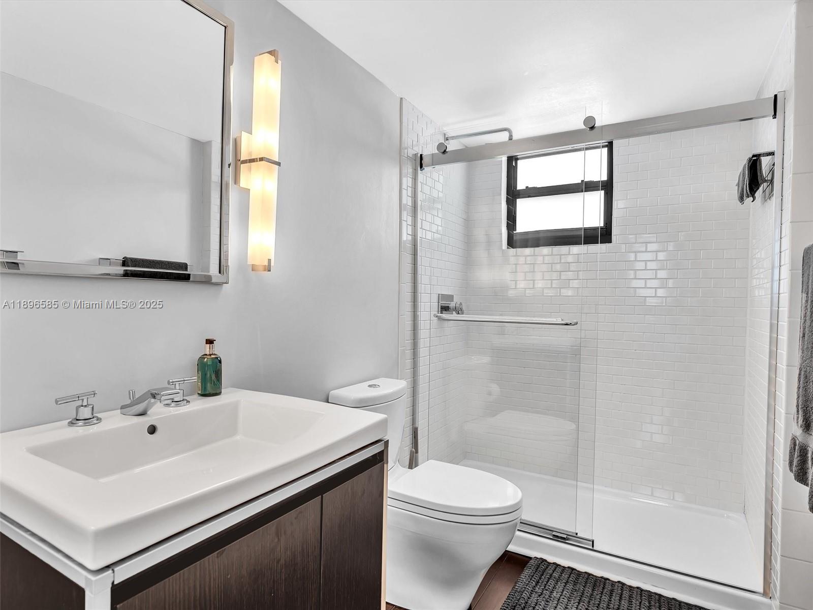 1775 Washington Ave # 8B