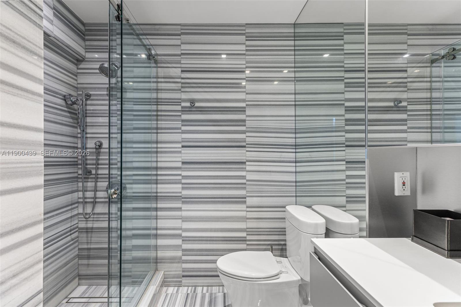 800 West Ave Unit: PH22