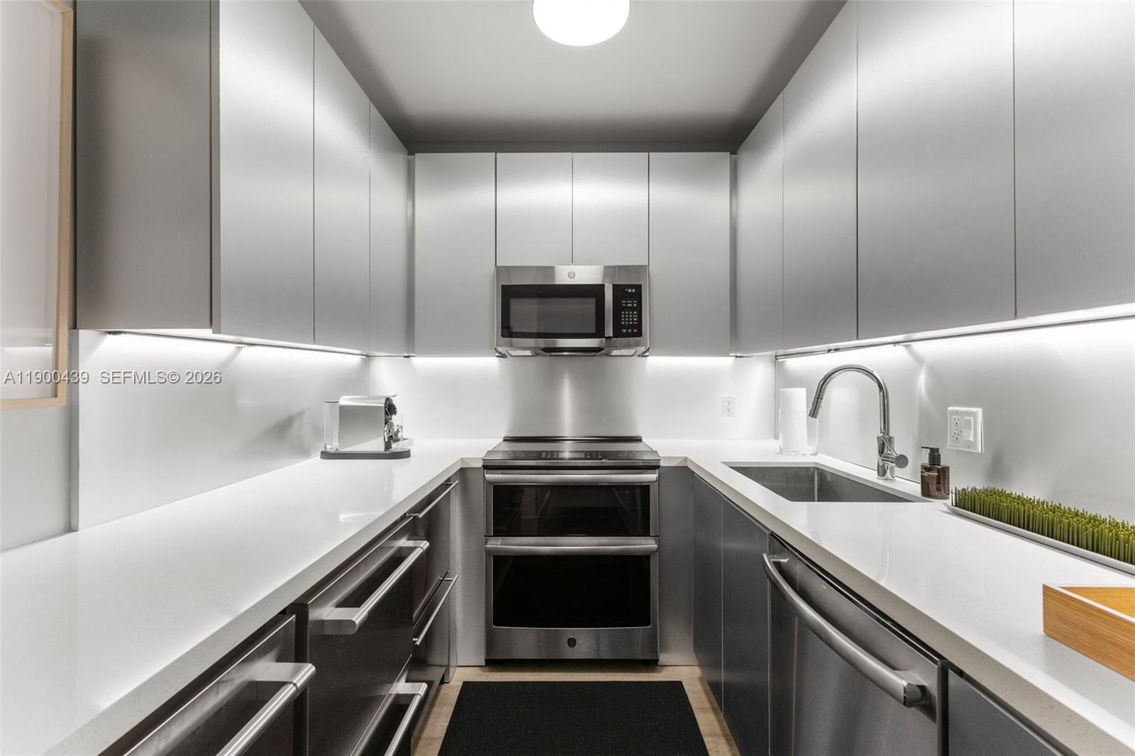 800 West Ave Unit: PH22