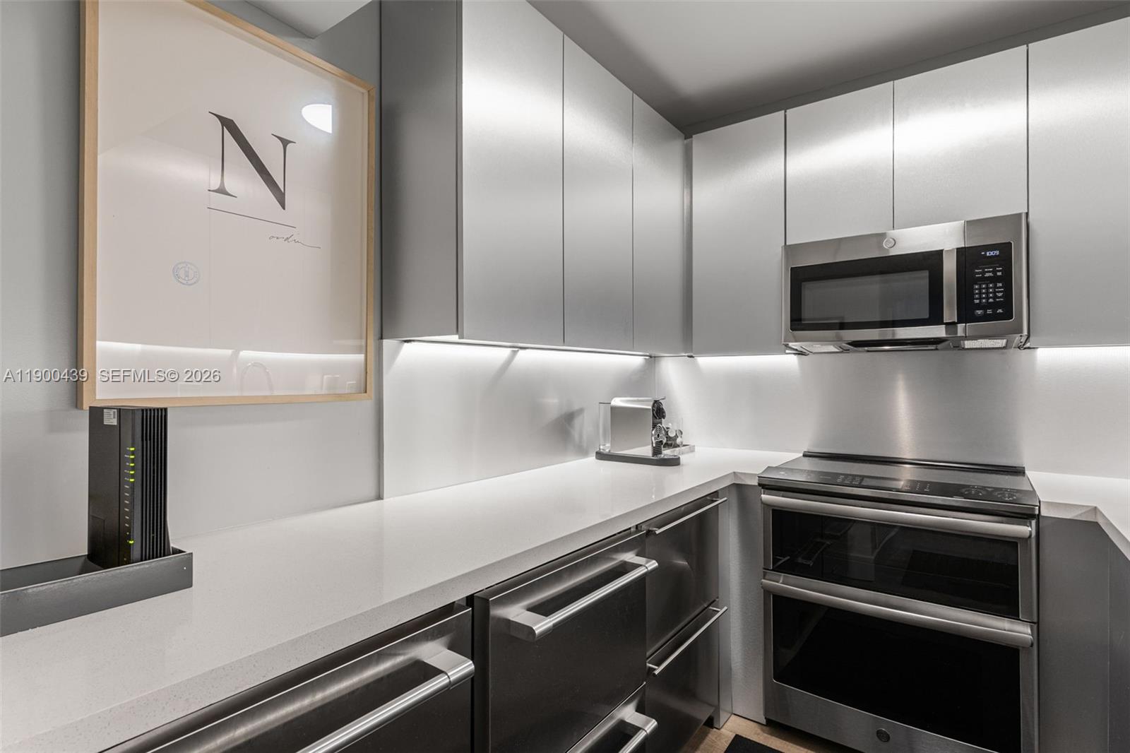 800 West Ave Unit: PH22