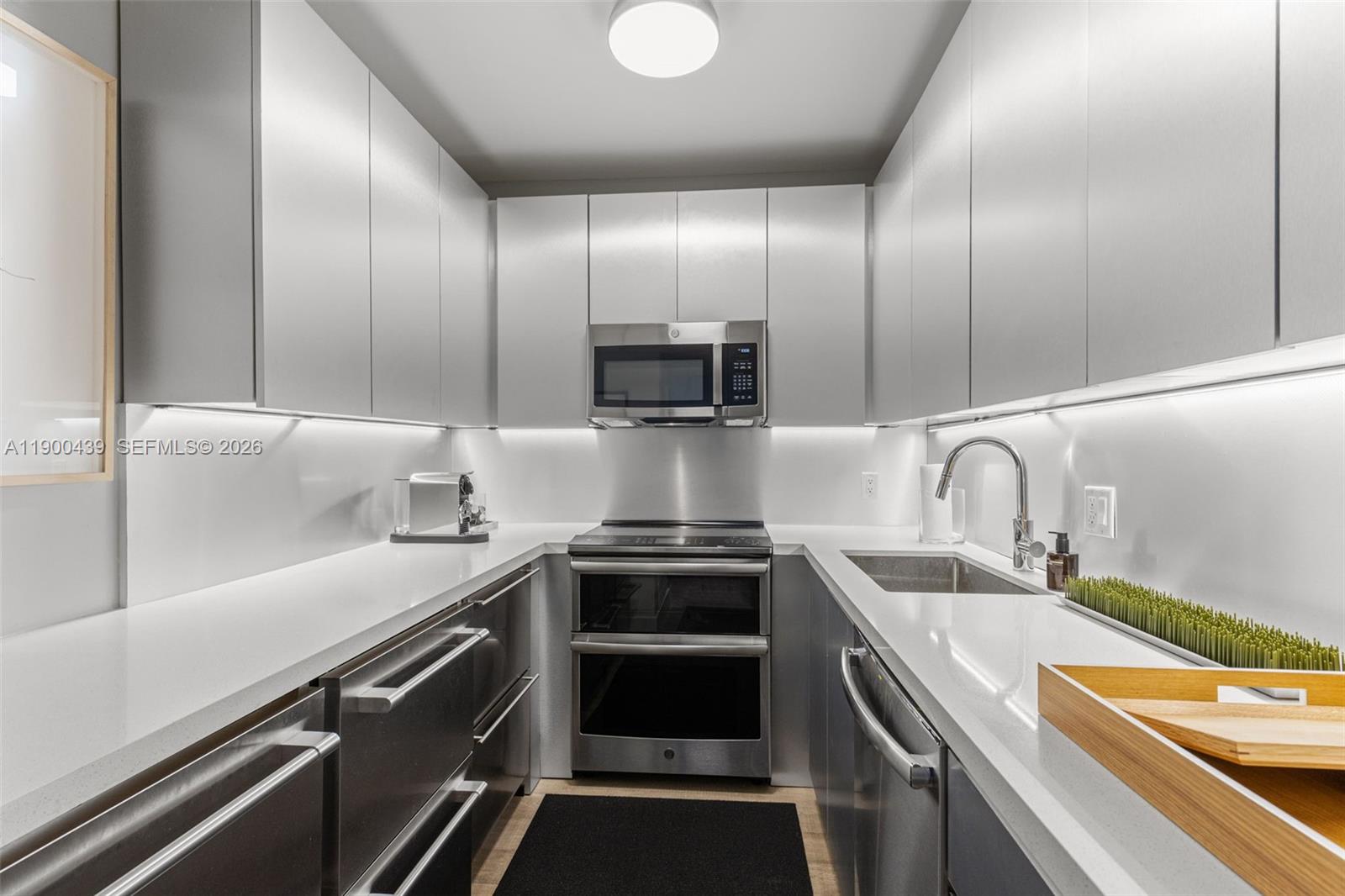 800 West Ave Unit: PH22