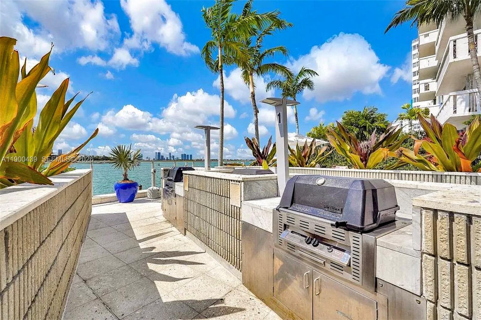 800 West Ave Unit: PH22