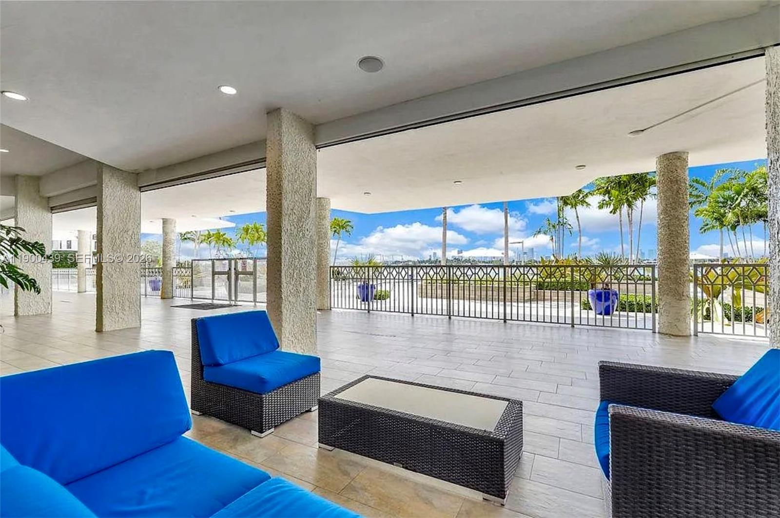 800 West Ave Unit: PH22