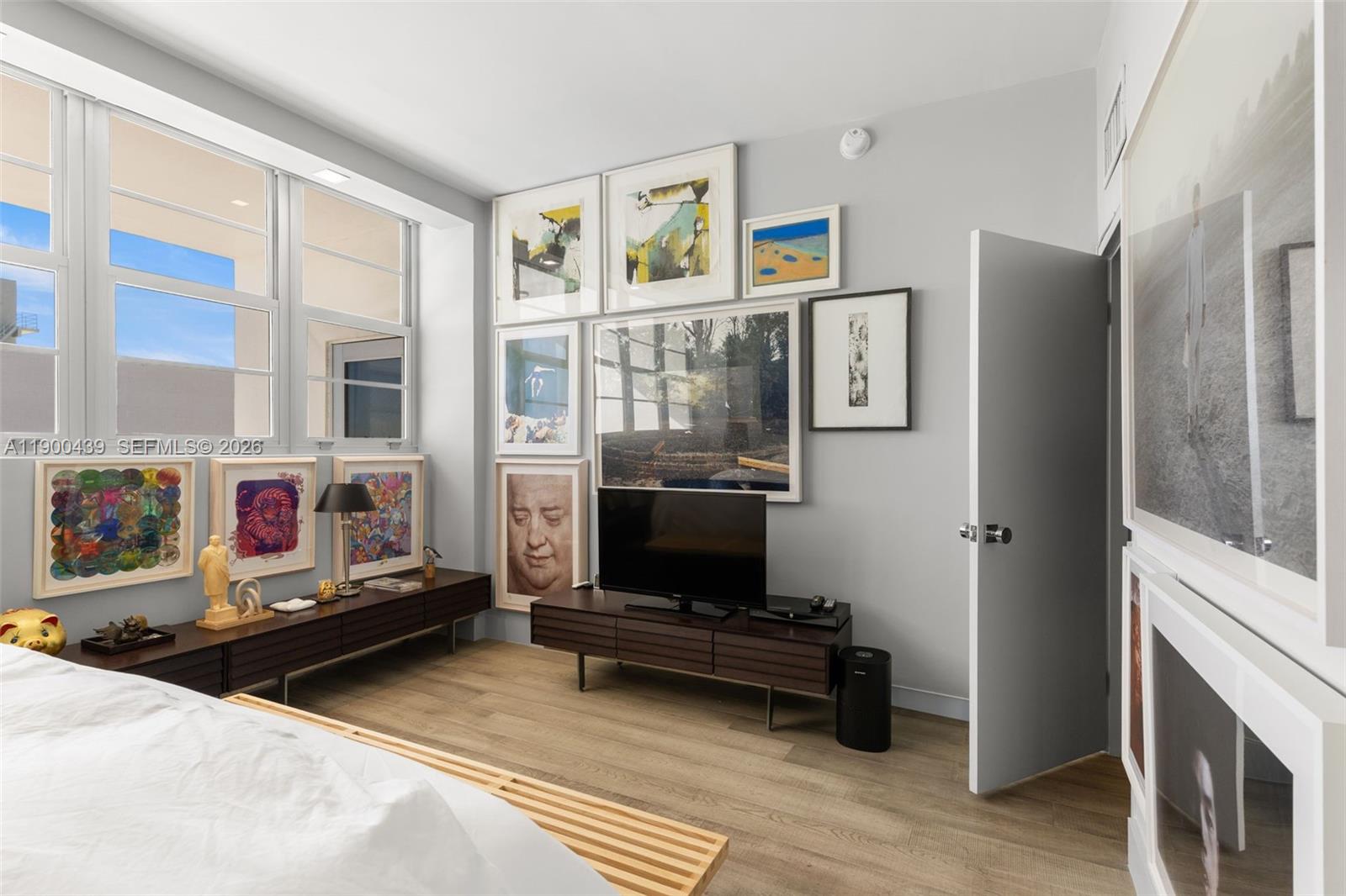 800 West Ave Unit: PH22
