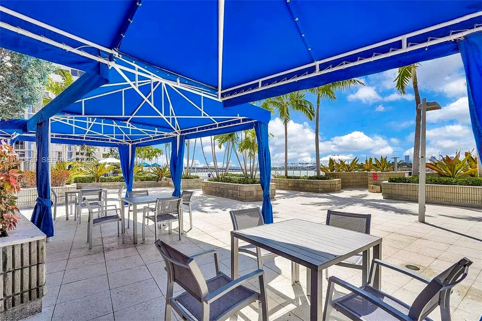 800 West Ave Unit: PH22