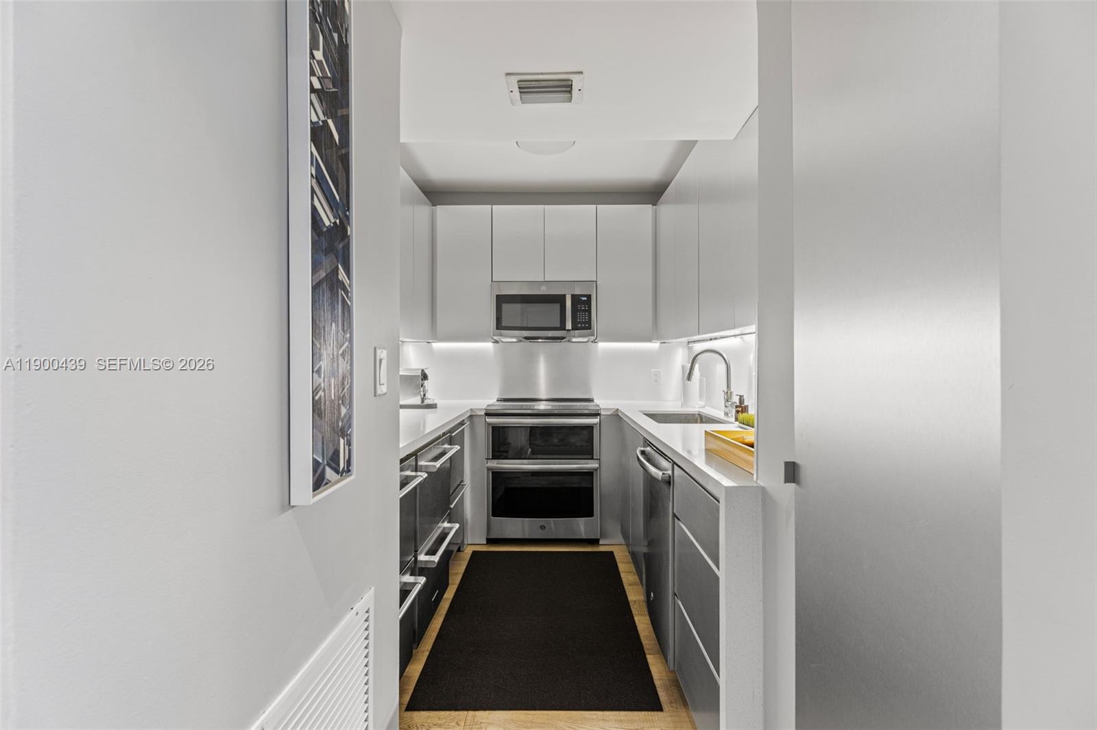800 West Ave Unit: PH22
