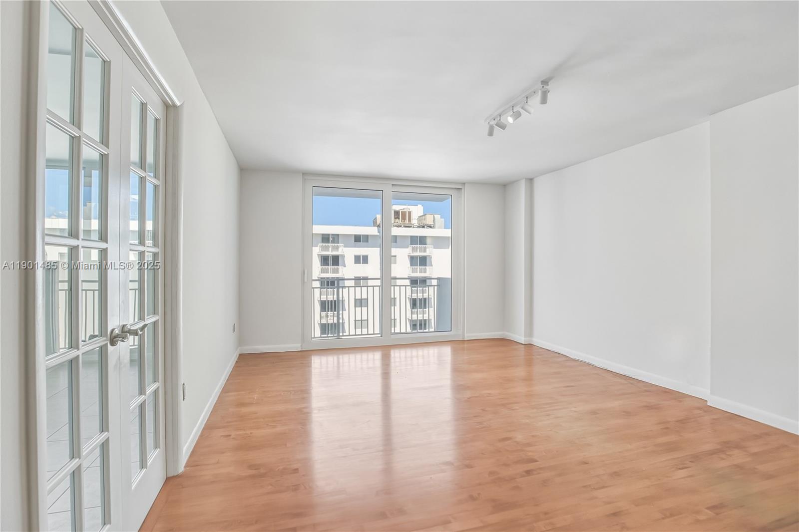 345 Ocean Dr # 1020