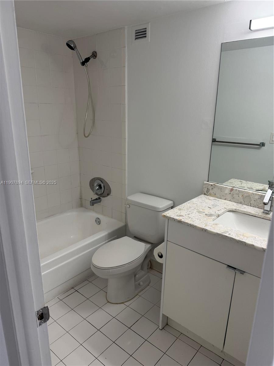 1455 N Treasure Dr # 3D