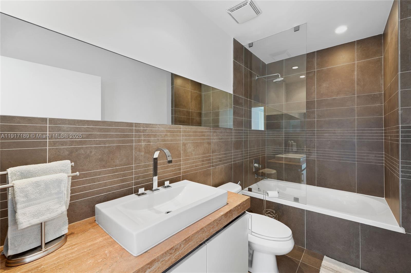 2100 Park Ave # 201