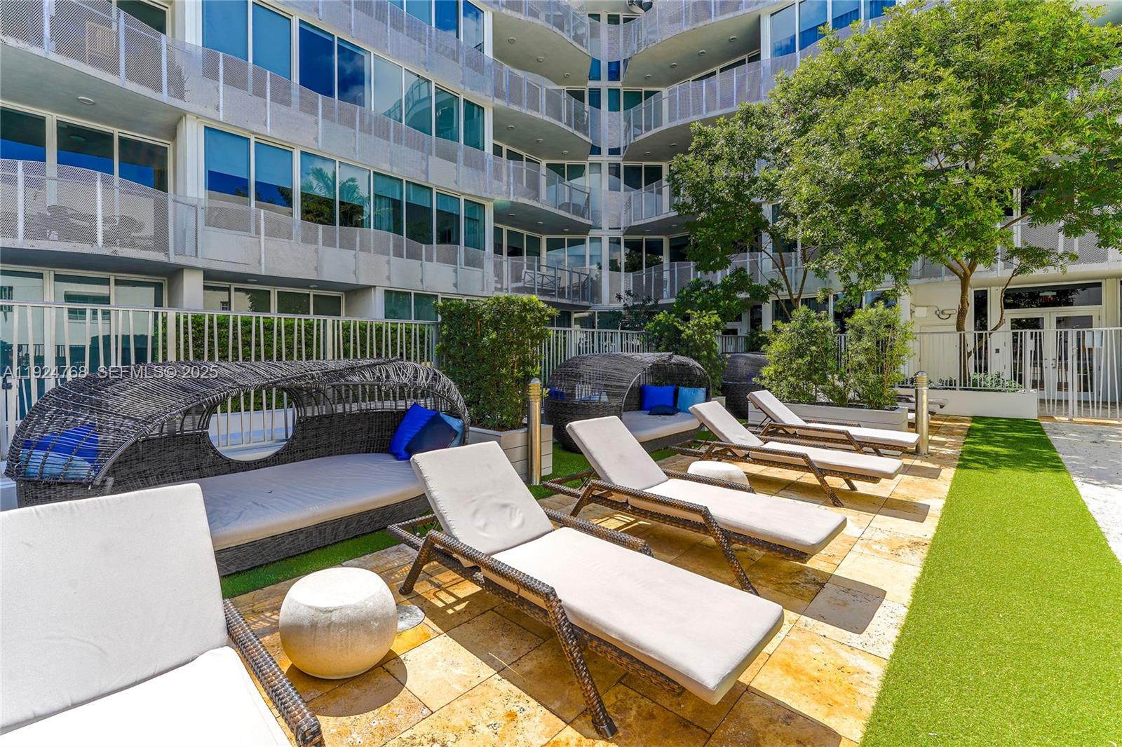 2100 Park Ave # 201