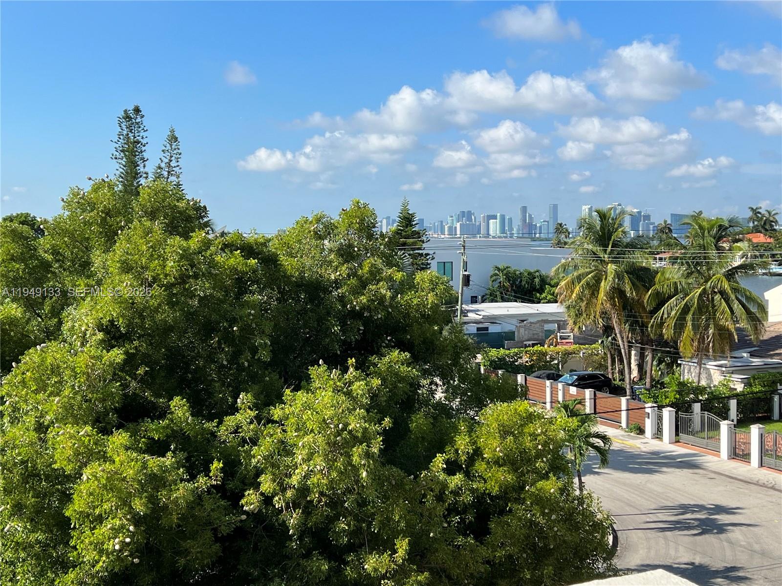 1455 N Treasure Dr # 4P