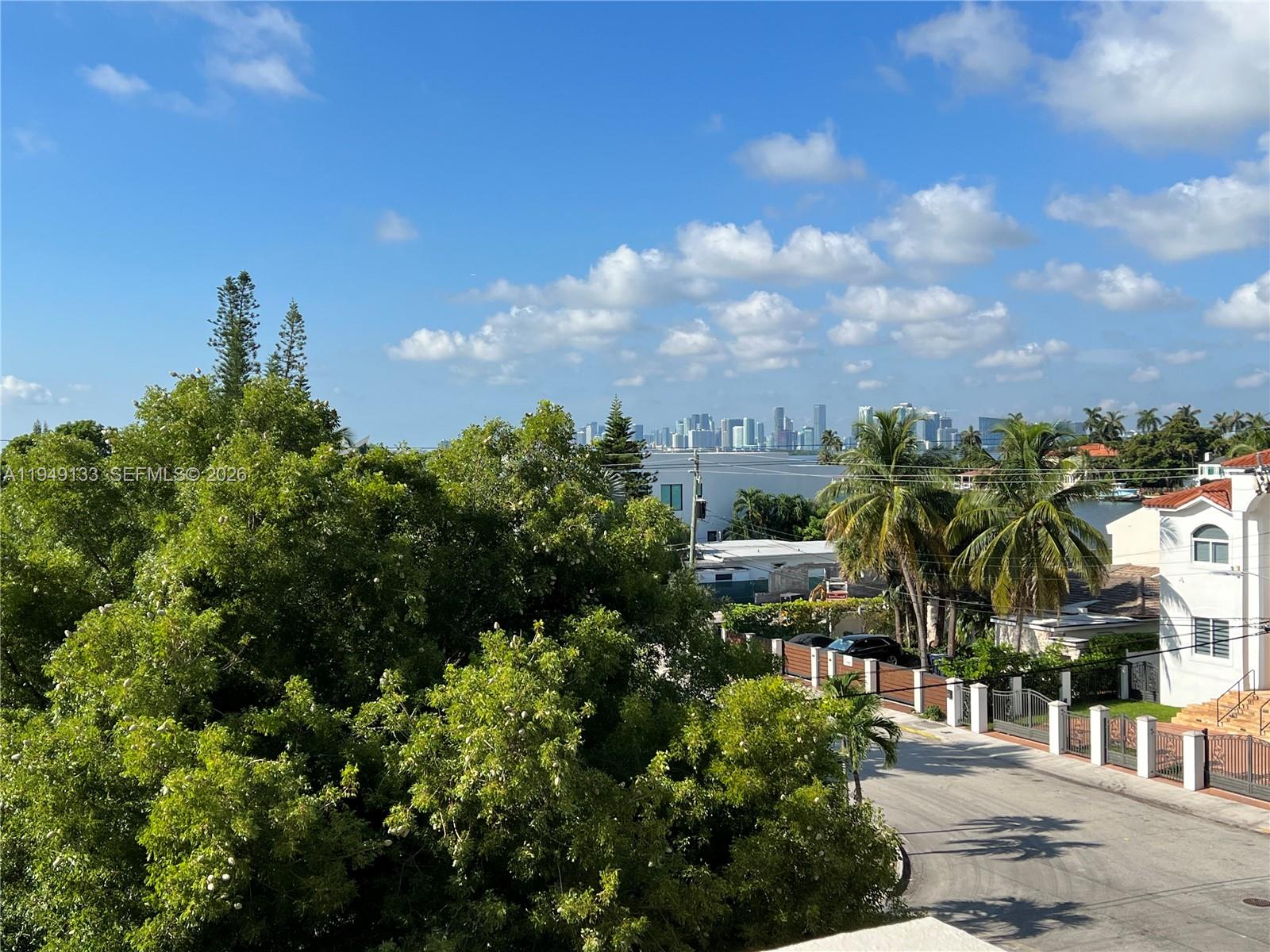 1455 N Treasure Dr # 4P