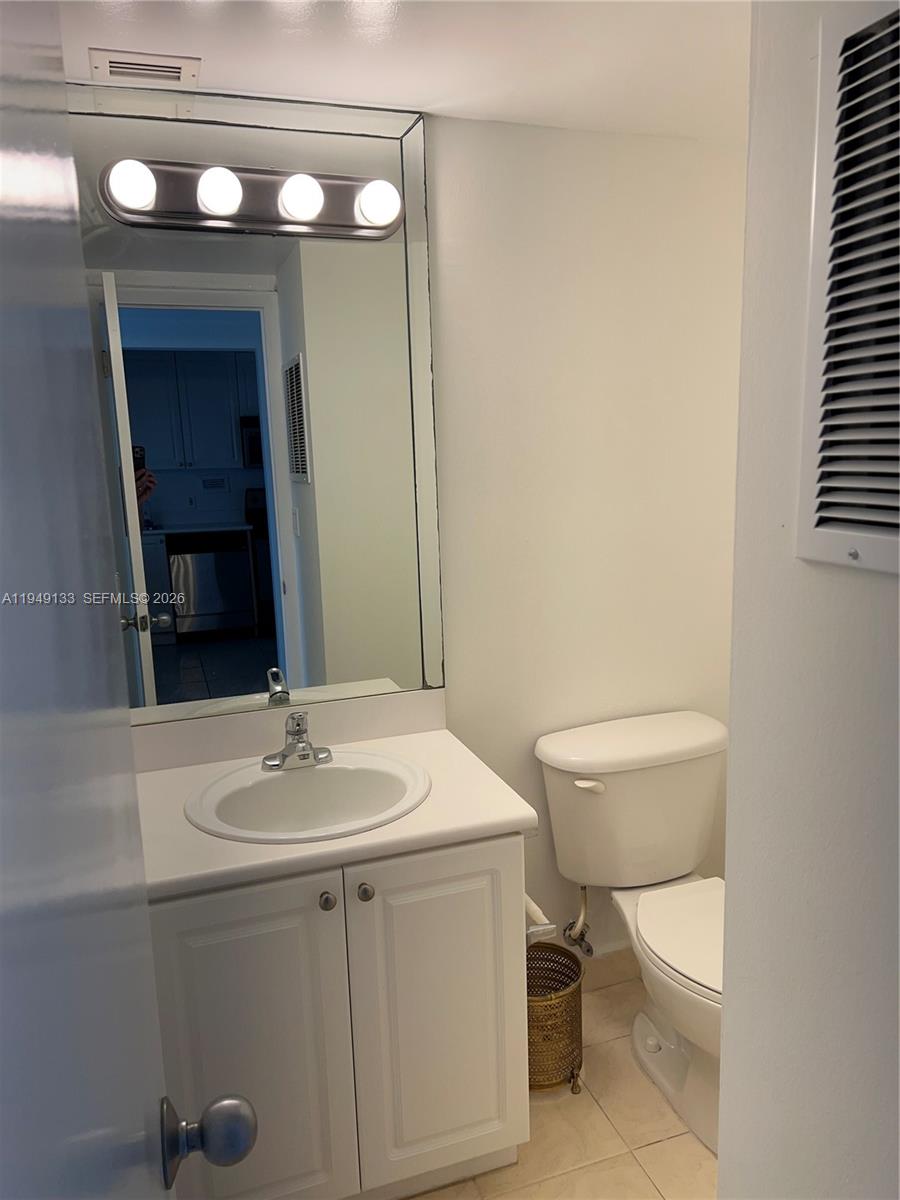 1455 N Treasure Dr # 4P