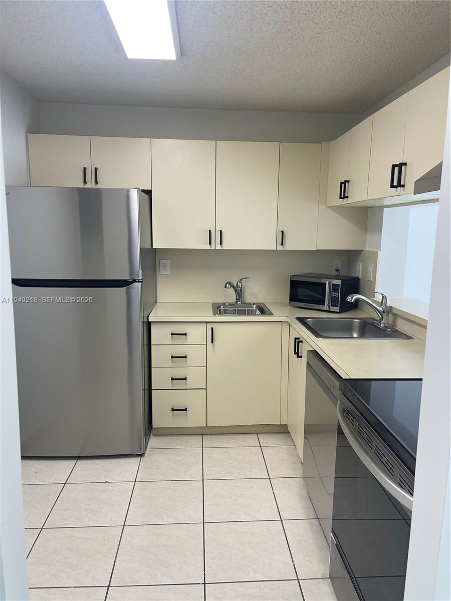 3588 Collins Ave # 404
