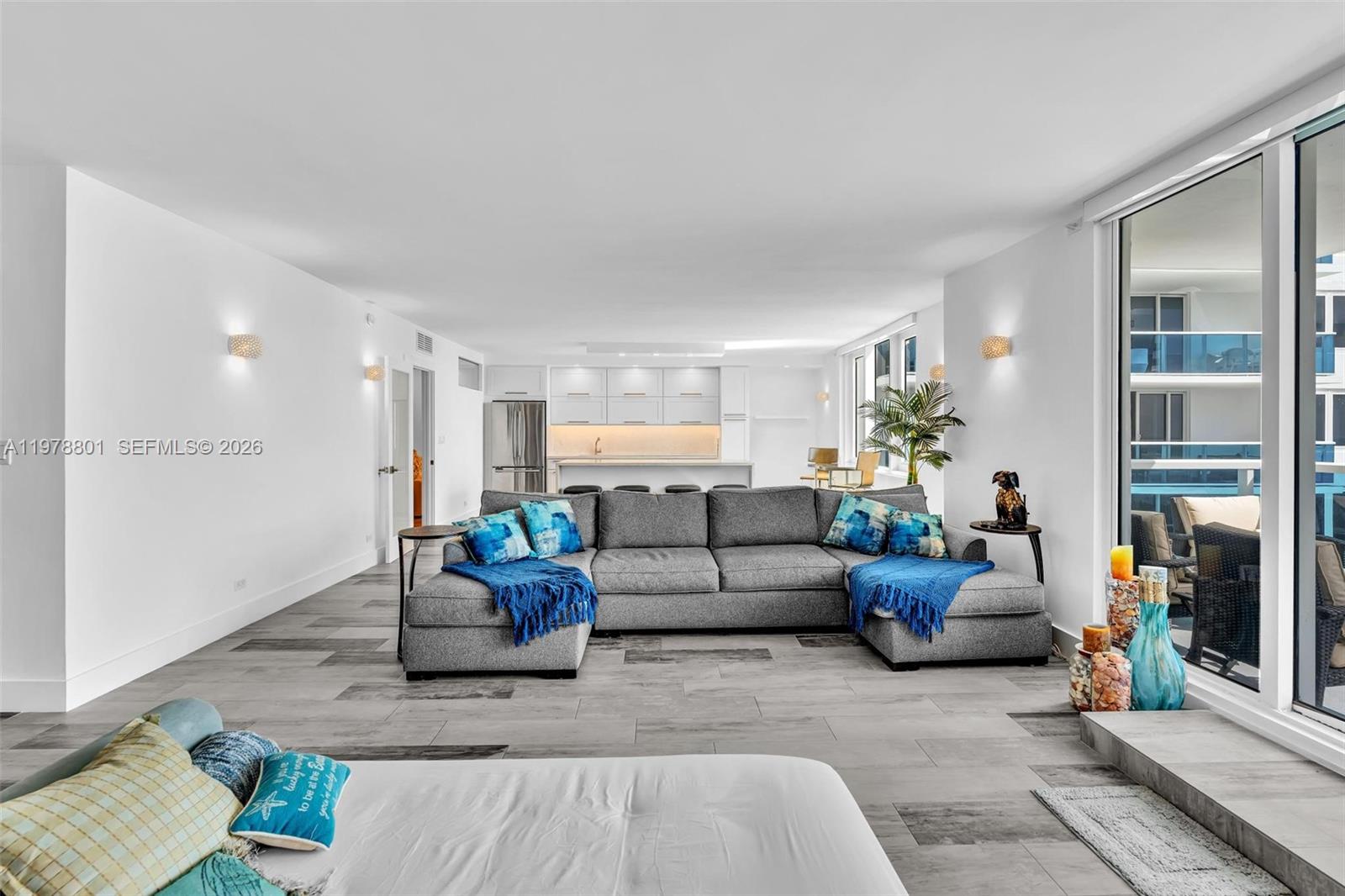 2301 Collins Ave Unit: 1041/42