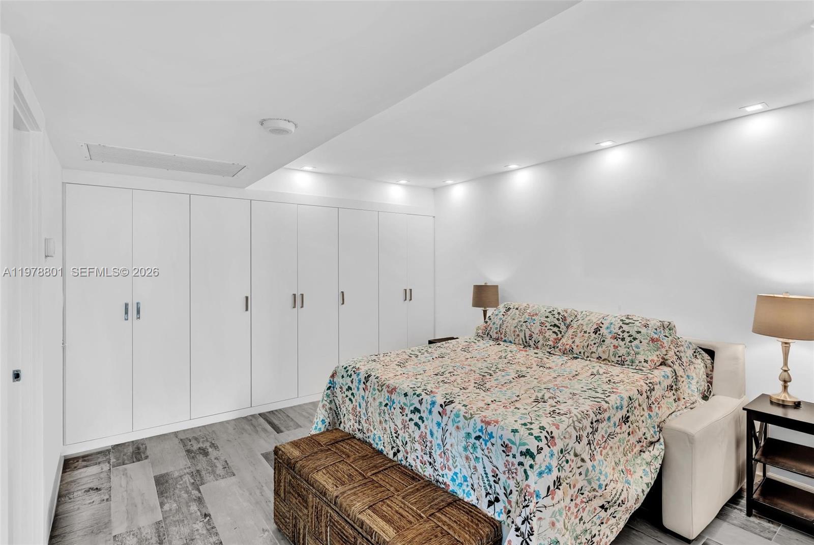 2301 Collins Ave Unit: 1041/42