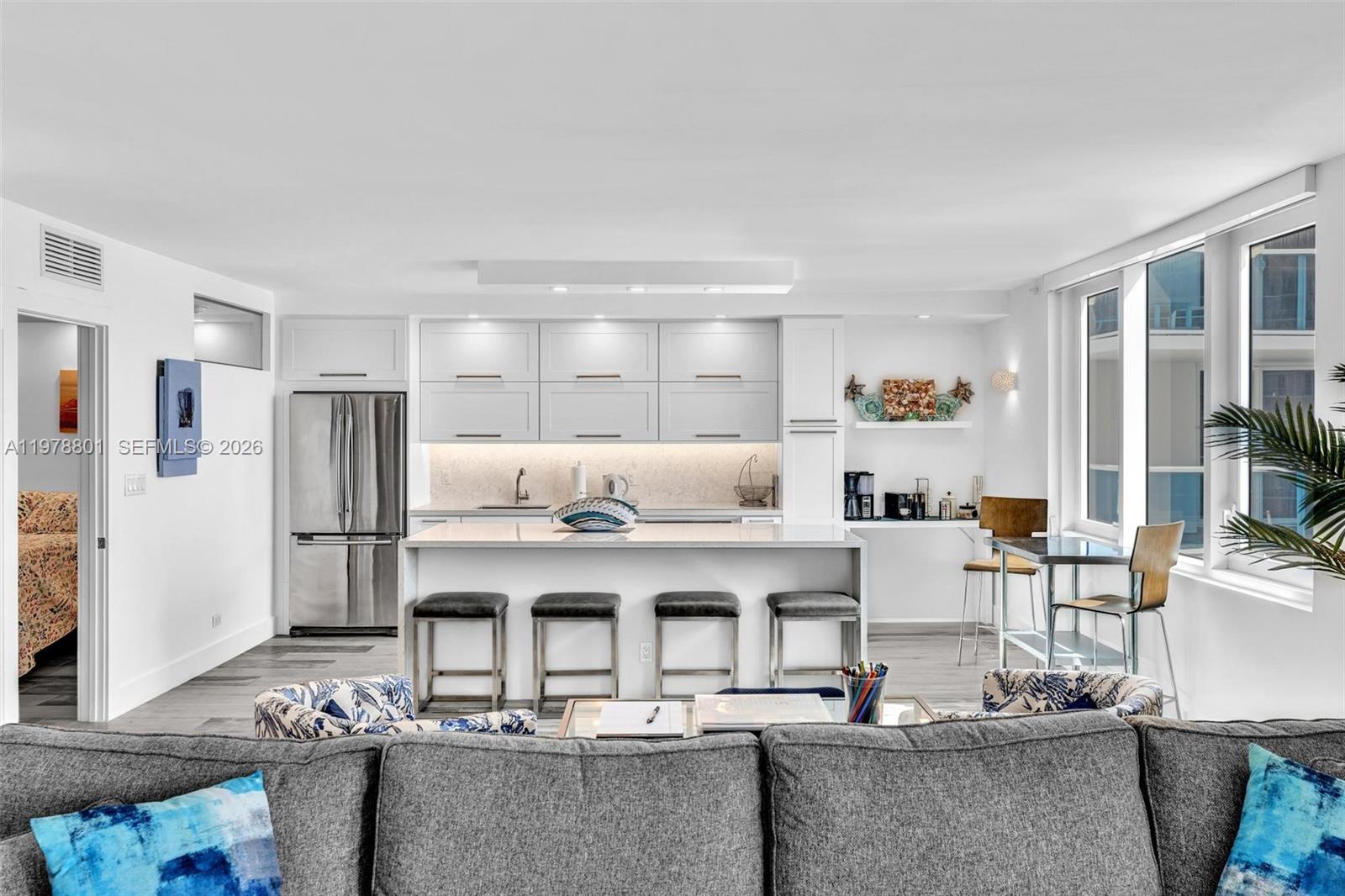2301 Collins Ave Unit: 1041/42