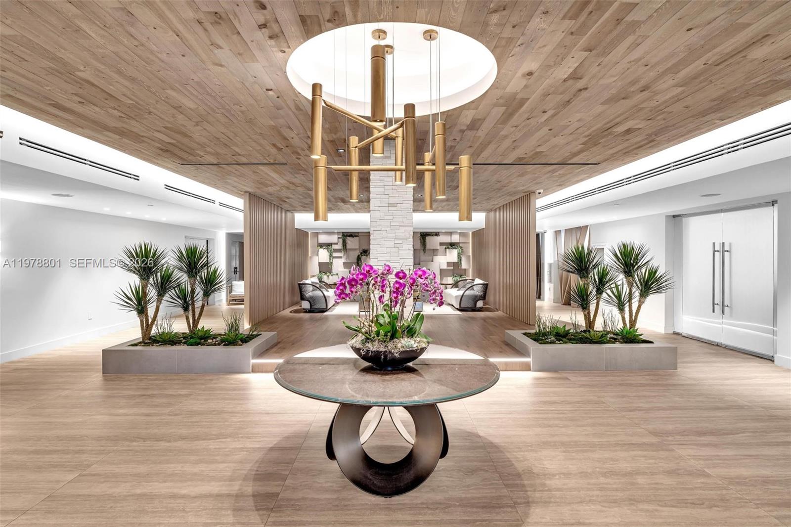 2301 Collins Ave Unit: 1041/42