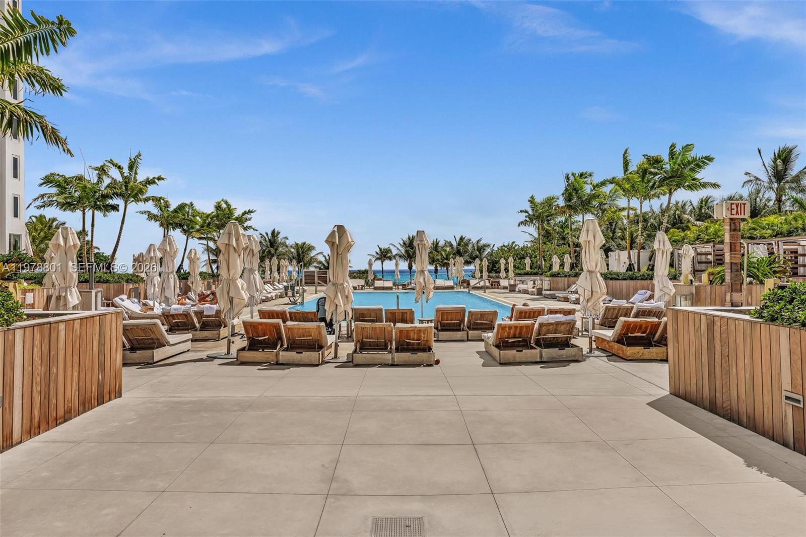 2301 Collins Ave Unit: 1041/42